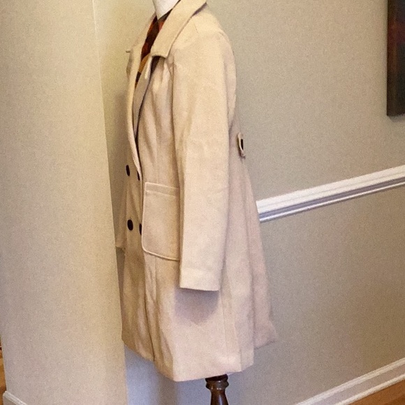 Fashion dress coat in beige fully lined double breast size large. New with tags - Picture 4 of 12